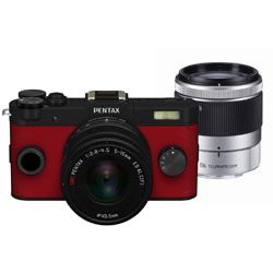 PENTAX Q-S1（オーダーカラー・ブラック/カーマインレッド） ダブルズームキット／デジタル一眼　002   ［ズームレンズ＋ズームレンズ］