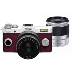 PENTAX Q-S1（オーダーカラー・ピュアホワイト/バーガンディー） ダブルズームキット／デジタル一眼　020   ［ズームレンズ＋ズームレンズ］