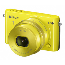 【予備電池付】ニコン　Nikon1 S2　レンズ・新品純正ケース付　1691枚 ニコン Nikon1 S2 標準パワーズームレンズキット イエロー | ミラー