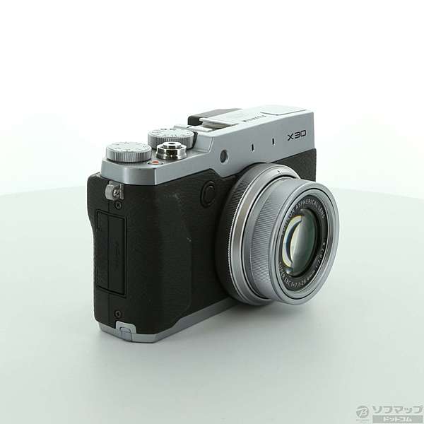 中古】FUJIFILM X30 シルバー (1200万画素／4倍／SDXC) [2133012977607