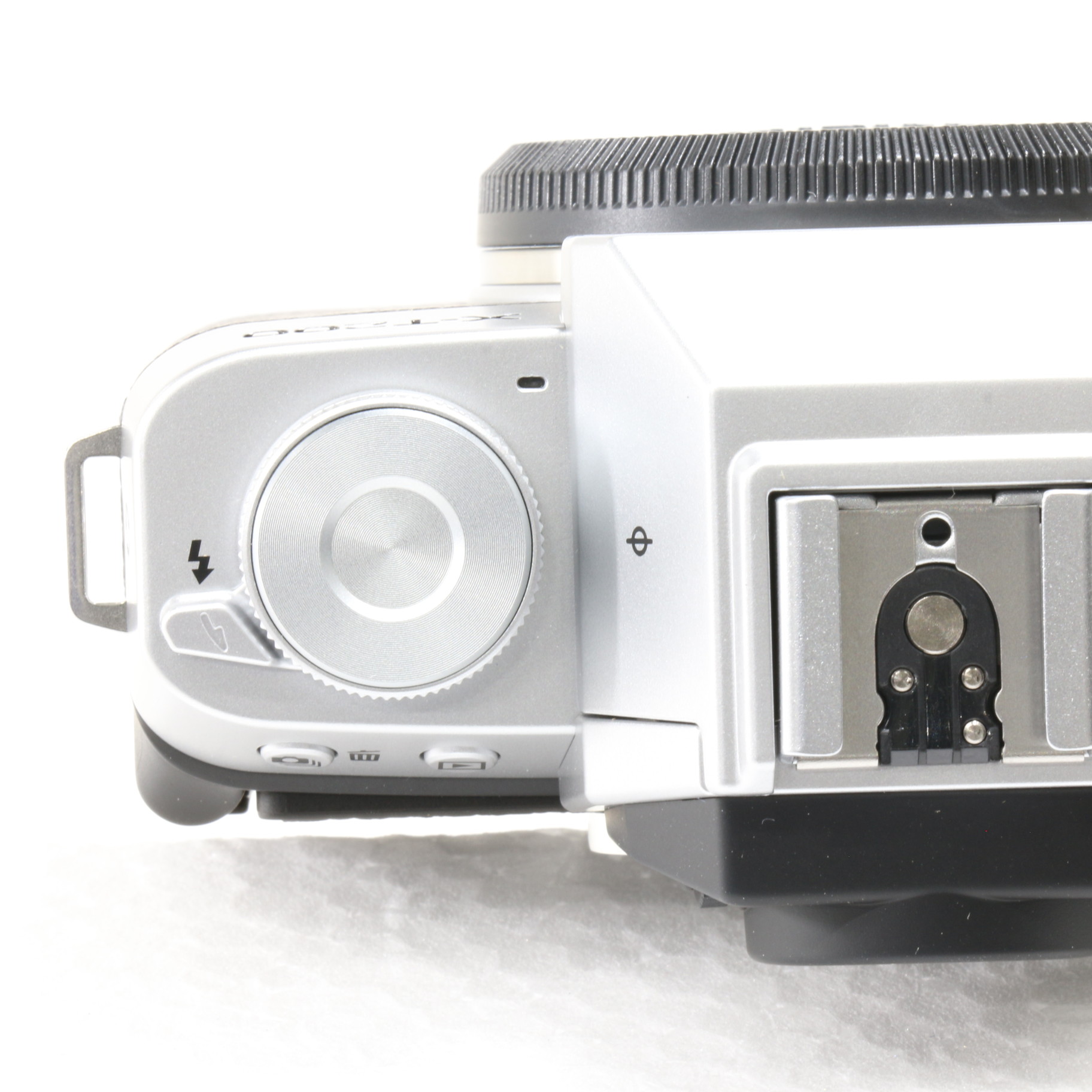 中古】FUJIFILM X-T200 X-T200WZLK-S ダブルズームレンズキット