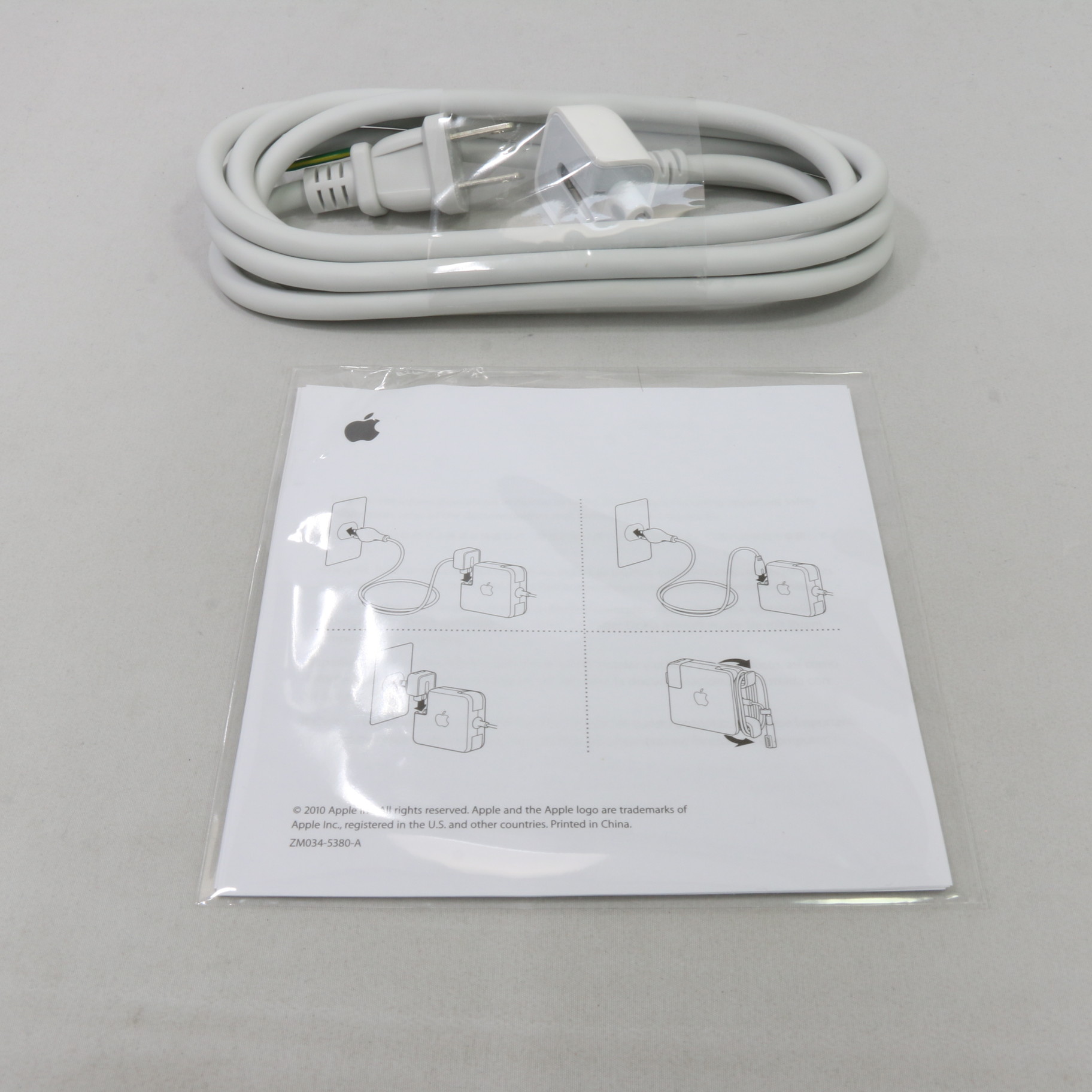 中古】Apple 85W MagSafe電源アダプタ MC556J／B [2133029770284