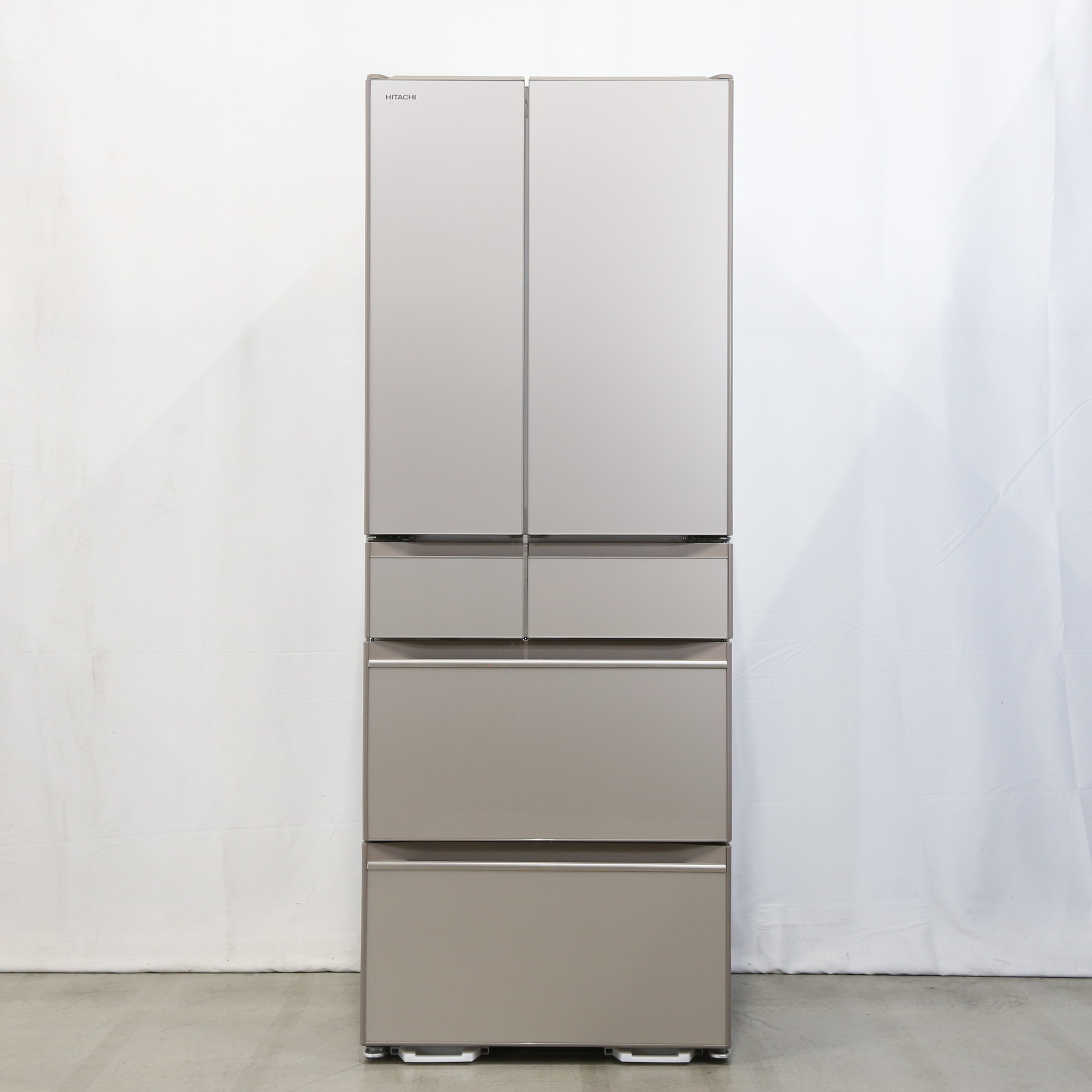 中古】〔展示品〕 冷蔵庫 HWタイプ クリスタルシャンパン R-HW60N-XN 