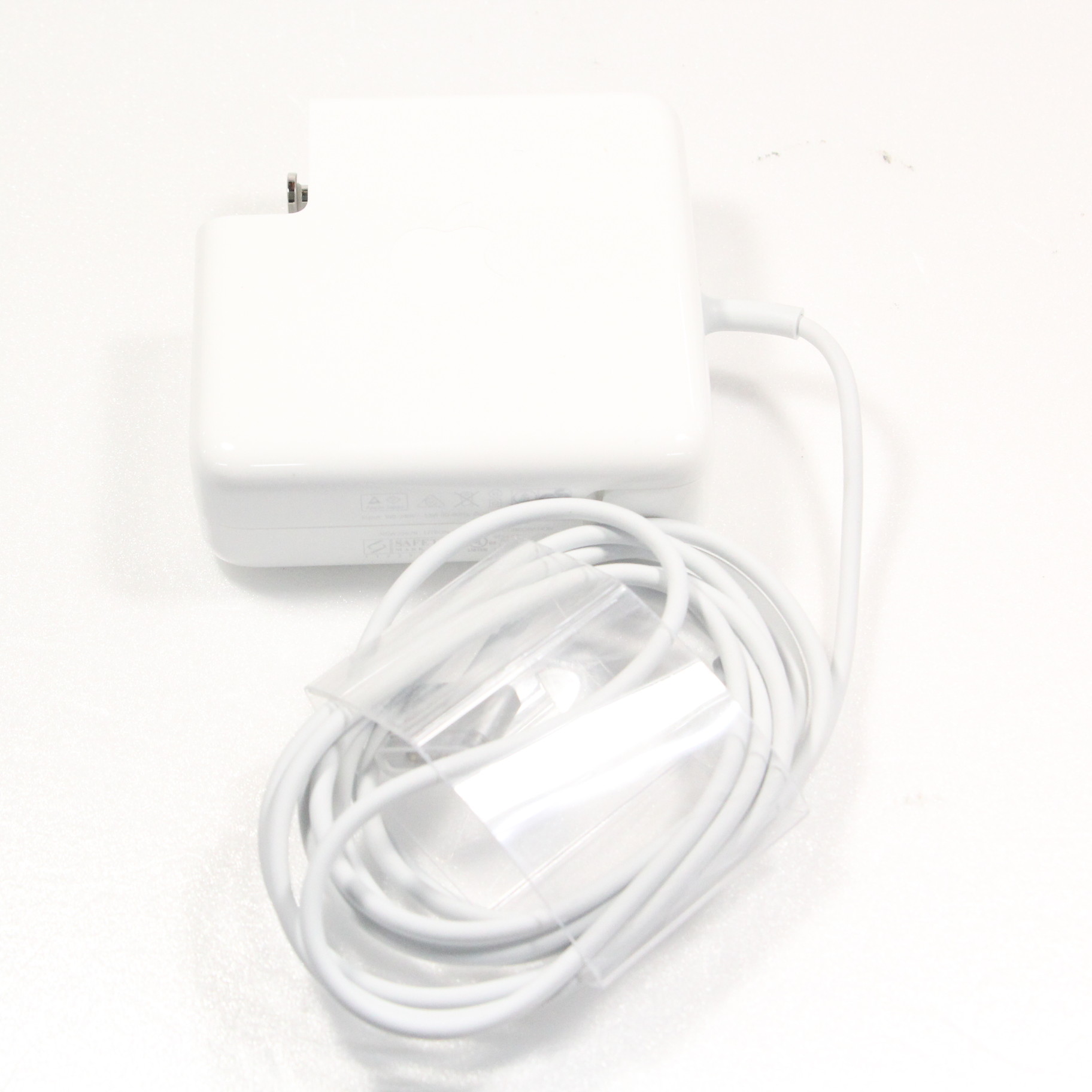 〔展示品〕 MacBook Pro用 MagSafe 2 電源アダプタ 85W MD506J／A