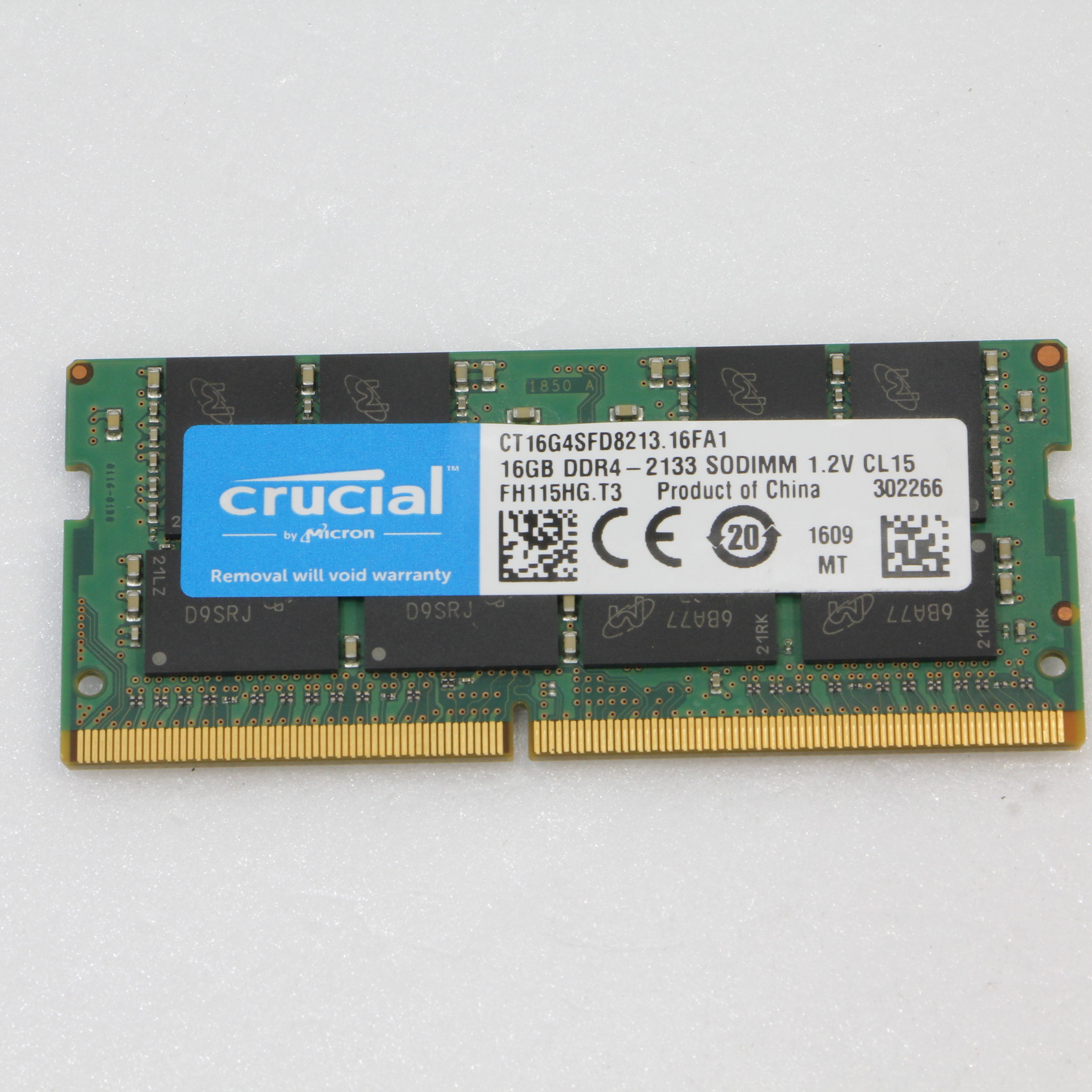 CT16G4SFD8213 Crucial 16GBメモリ