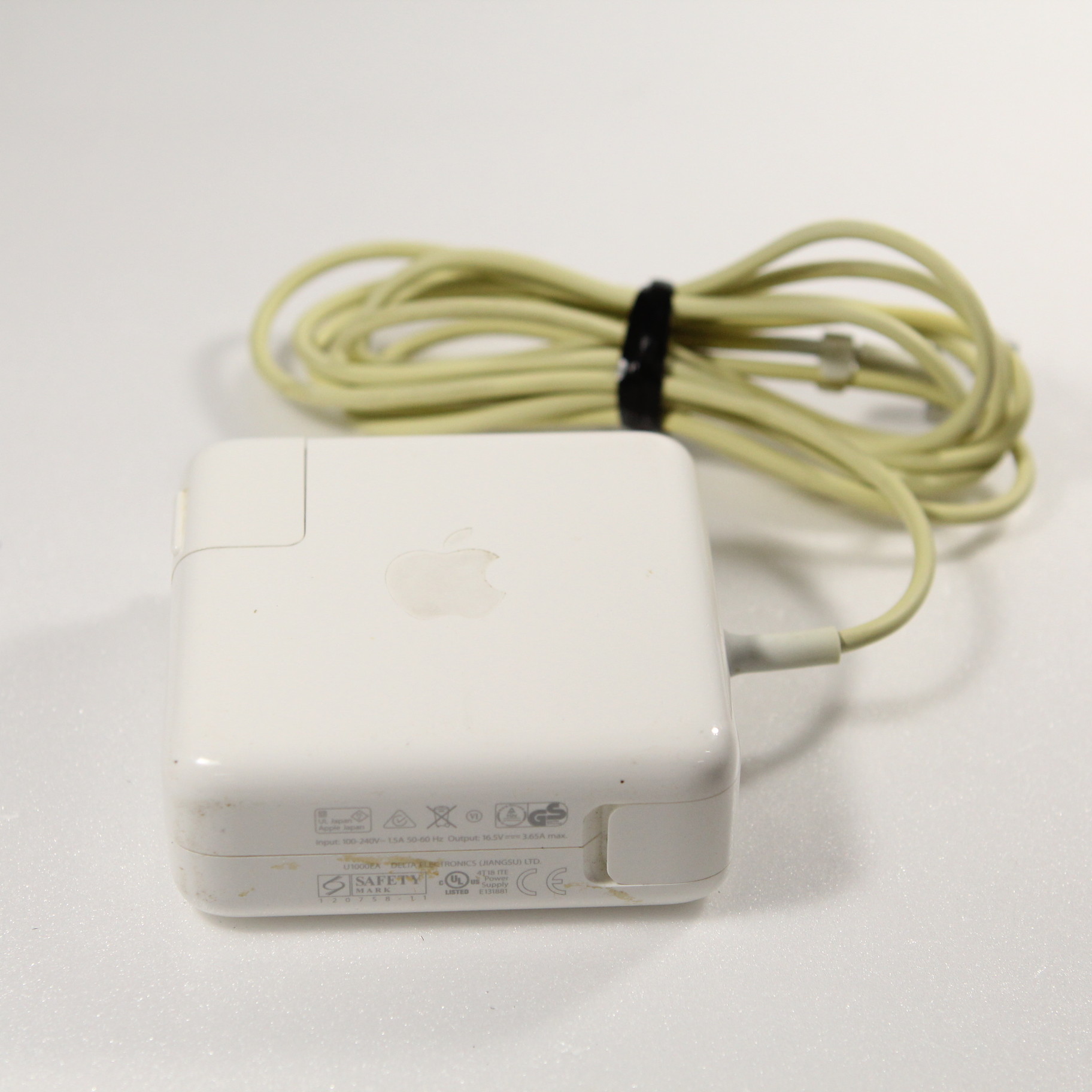 Apple 60W MagSafe 2 電源アダプタ MD565J／A