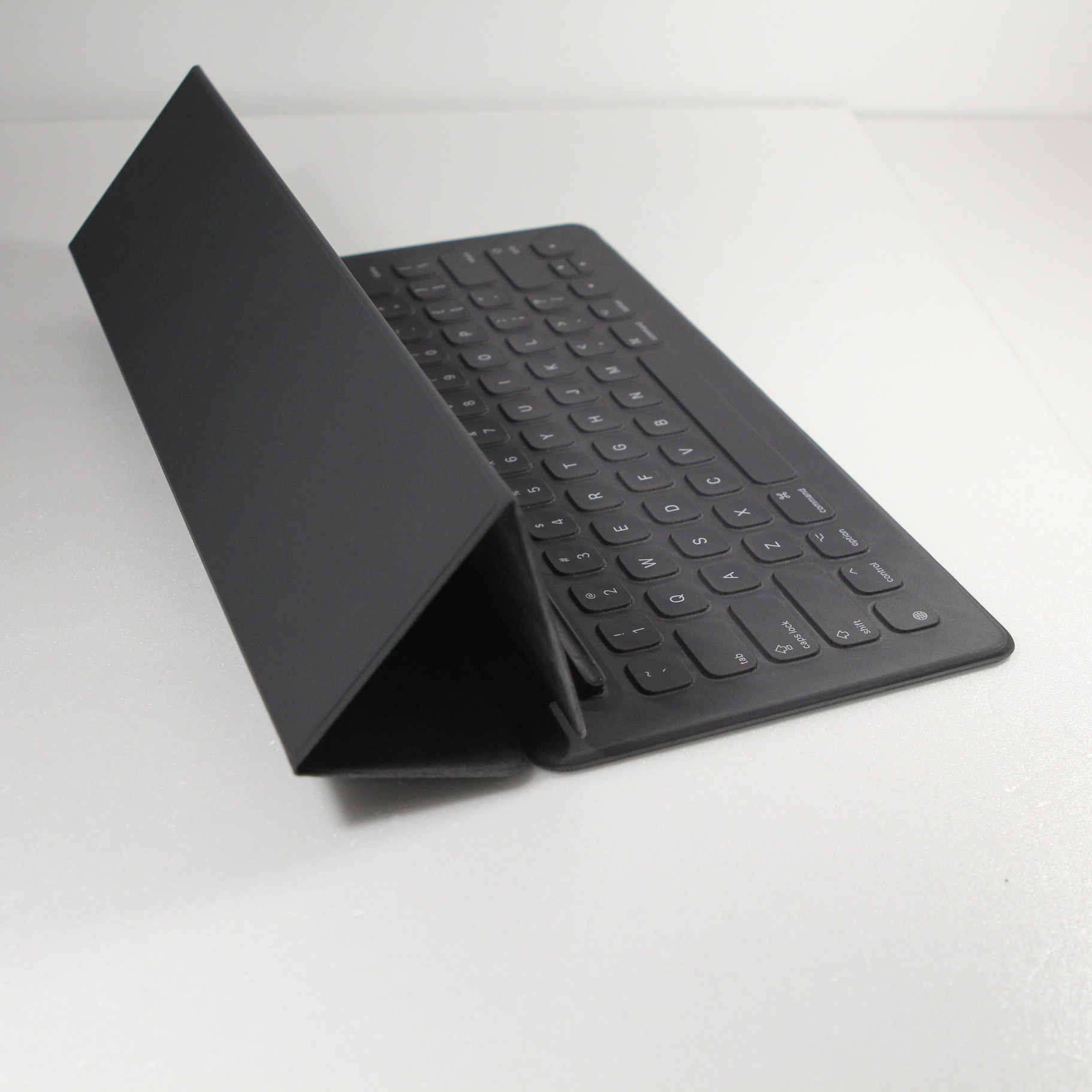 中古】12.9インチ iPad Pro用 Smart Keyboard 英語配列 MJYR2AM／A