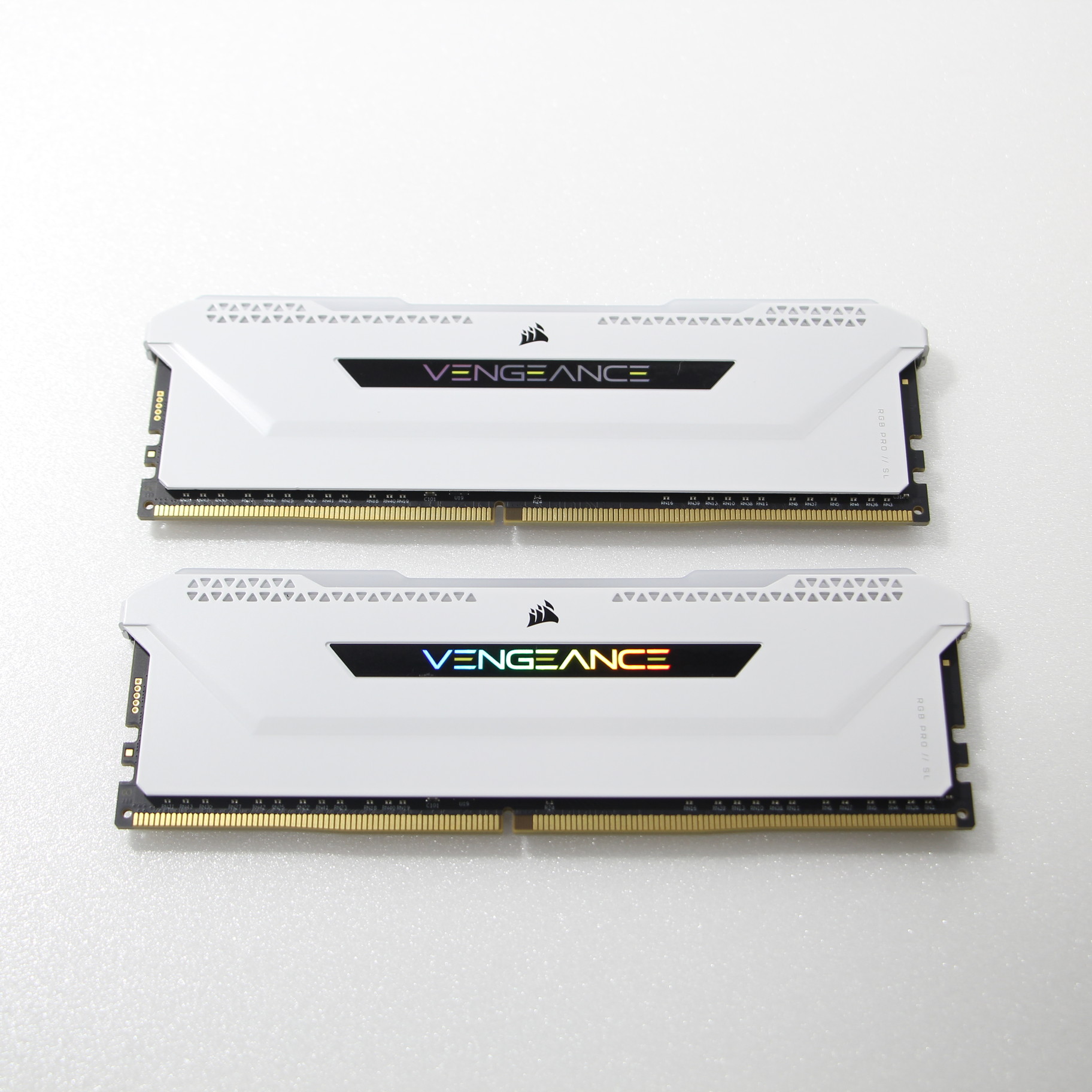 【中古】CMH16GX4M2E3200C16W 16GB 8GB×2枚組 [2133040844957] - リコレ！|ビックカメラグループ ...