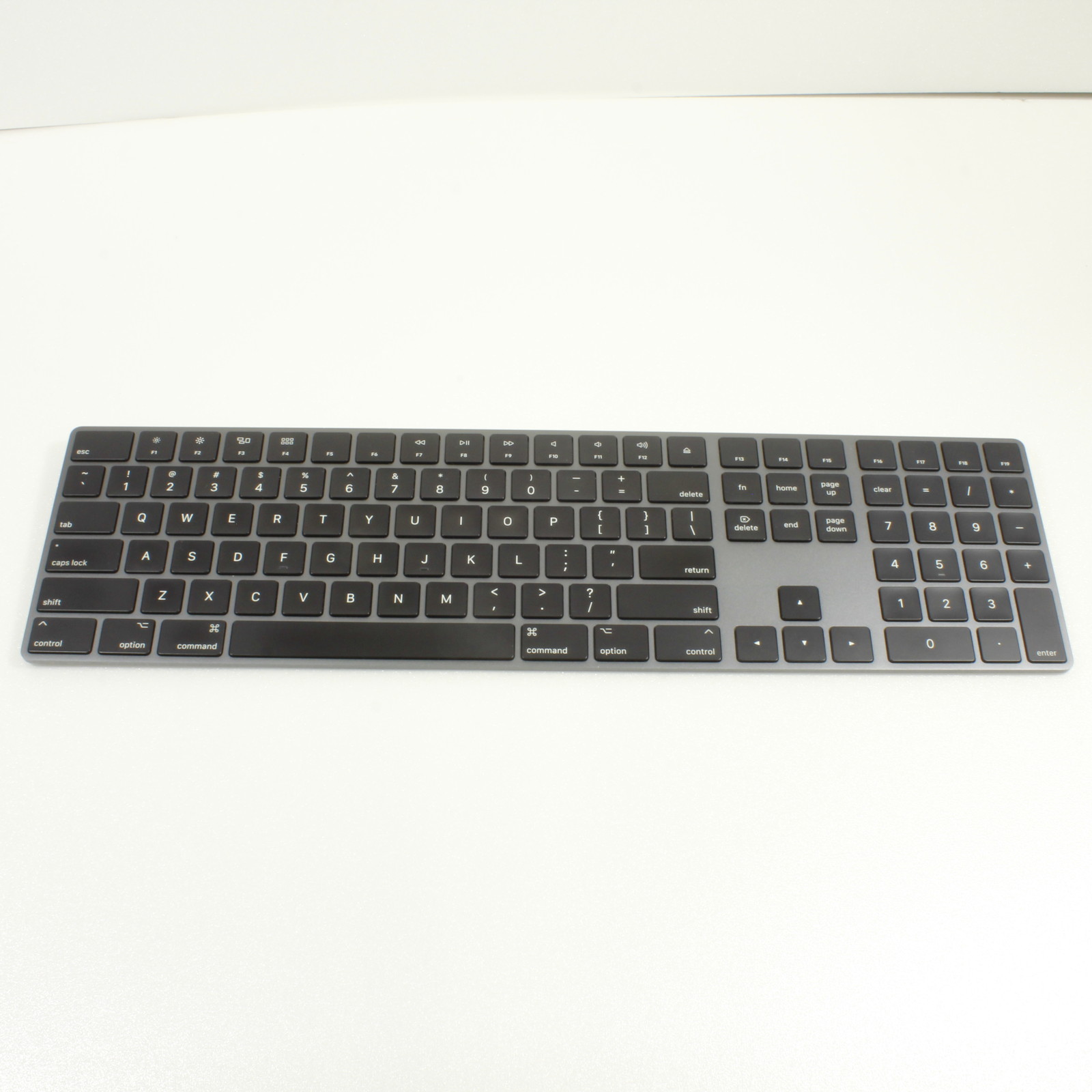 中古】Magic Keyboard テンキー付 US配列 スペースグレイ MRMH2LL／A