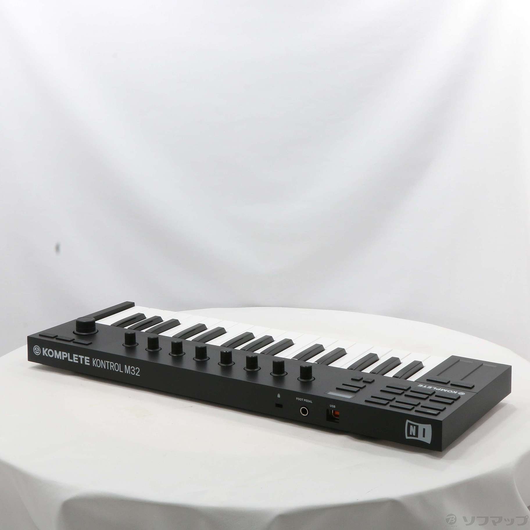 KOMPLETE KONTROL M32