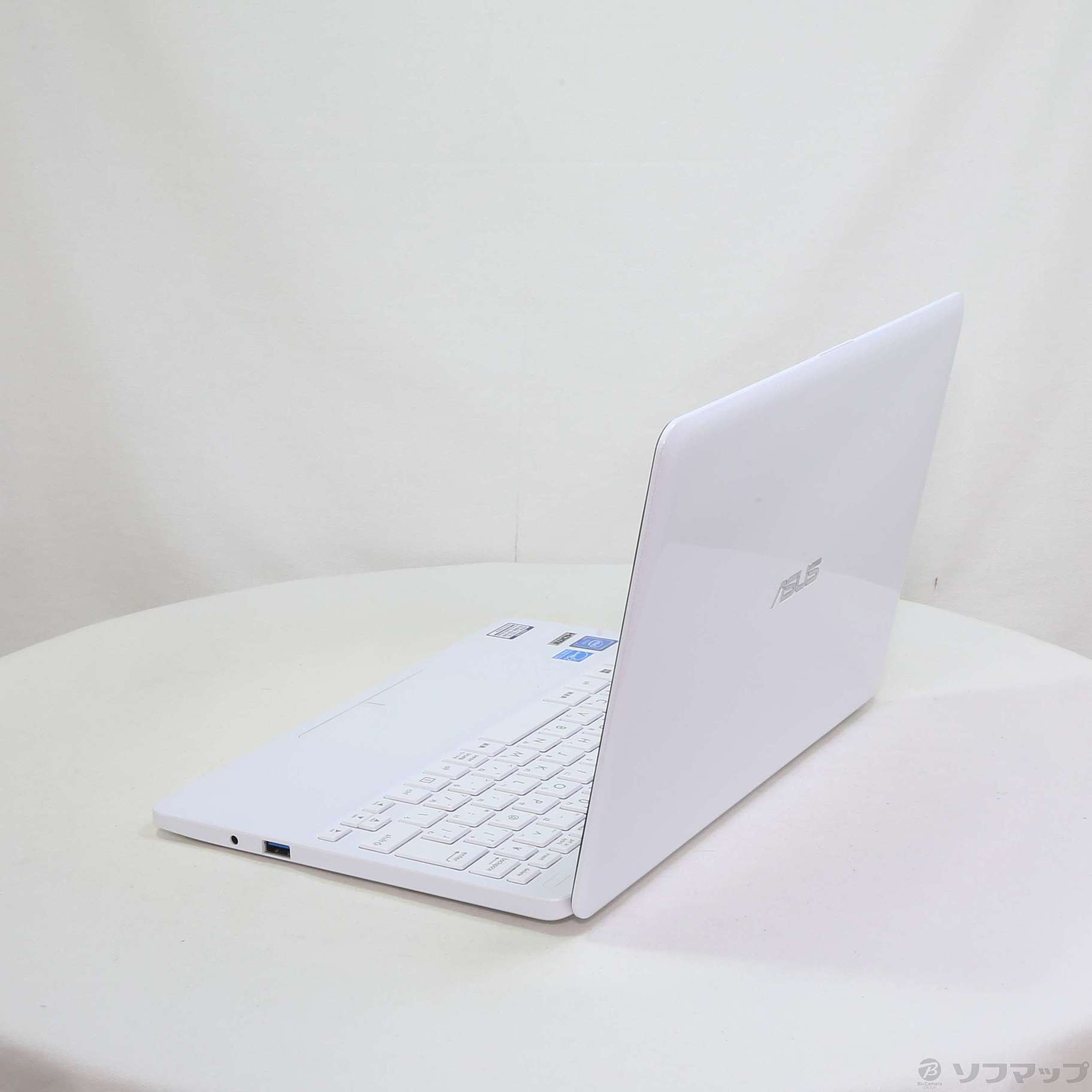 ASUS VivoBook E203NA-464W - ノートPC