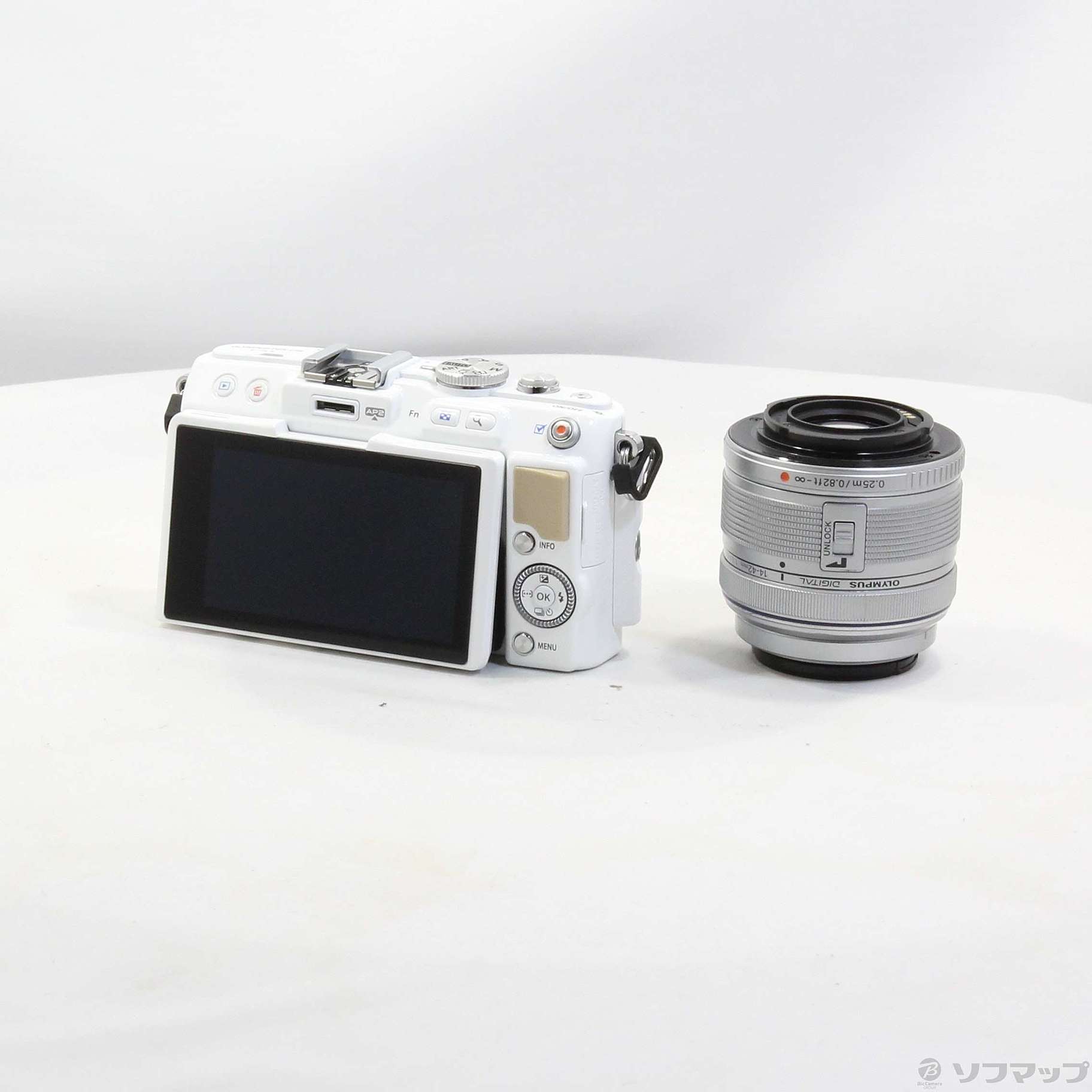 中古】PEN Lite E-PL5レンズキット(ホワイト) [2133043563671