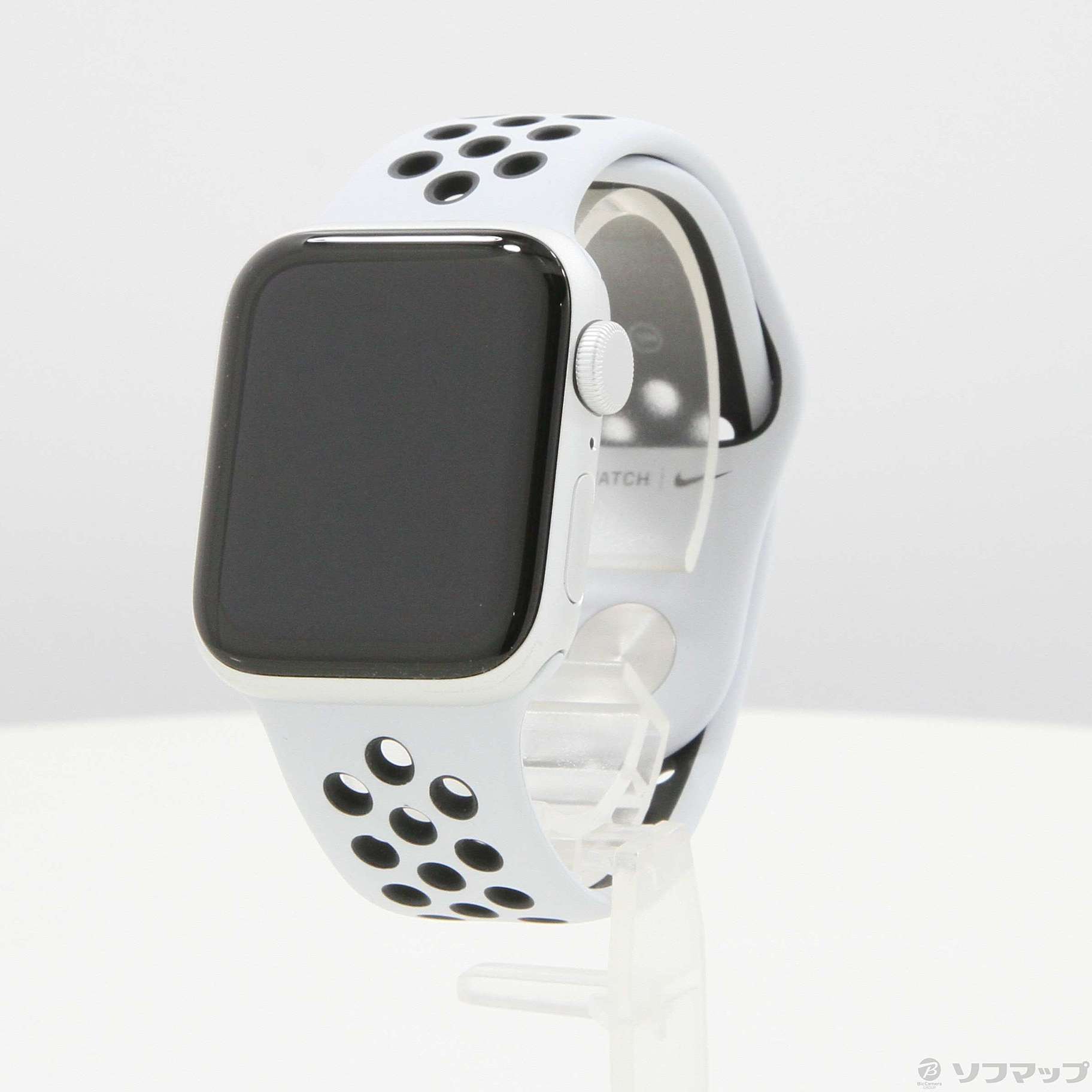 〔展示品〕 Apple Watch SE 第1世代 Nike GPS 40mm シルバーアルミニウムケース  ピュアプラチナム／ブラックNikeスポーツバンド