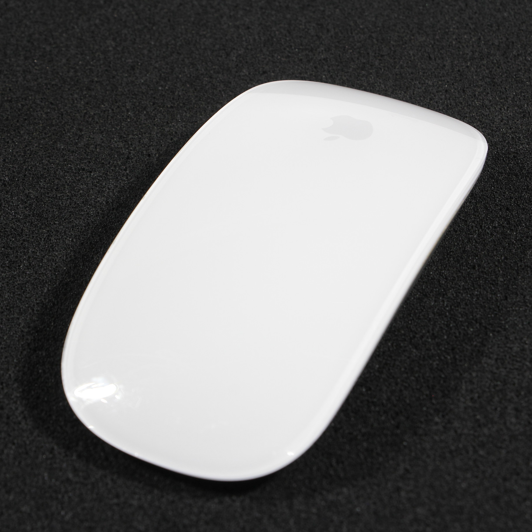 Magic Mouse 2 MLA02LL A 2133047733117 magic-mouse-2-mla02ll-a-2133047733117