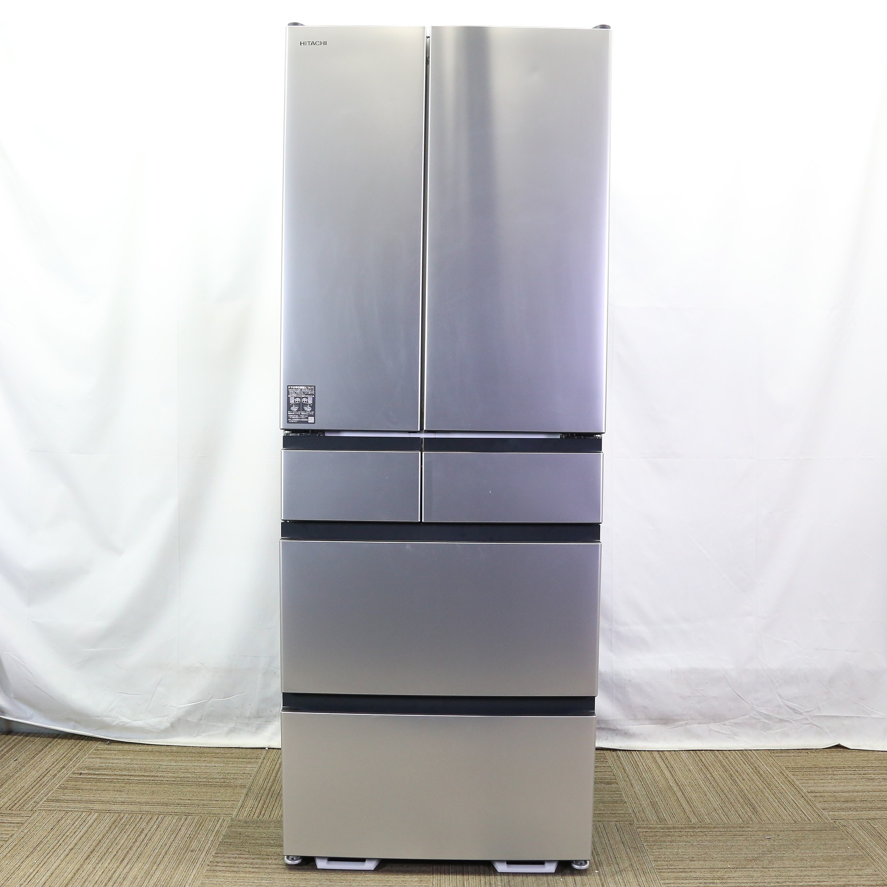 〔展示品〕 冷蔵庫 ブラストシルバー R-KWC57S-S ［約68.5cm ／6ドア ／観音開きタイプ ／567L ／2022年］