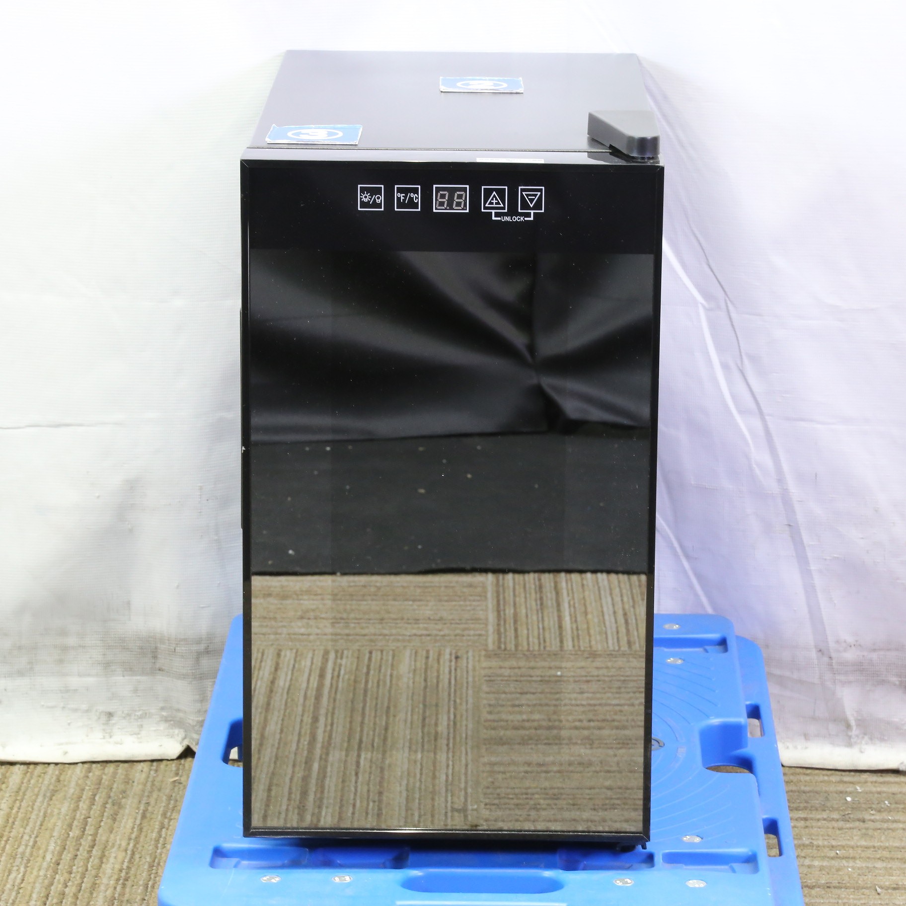 中古】〔展示品〕 ワインセラー Forest Life ブラック WCF-08 ［8本 