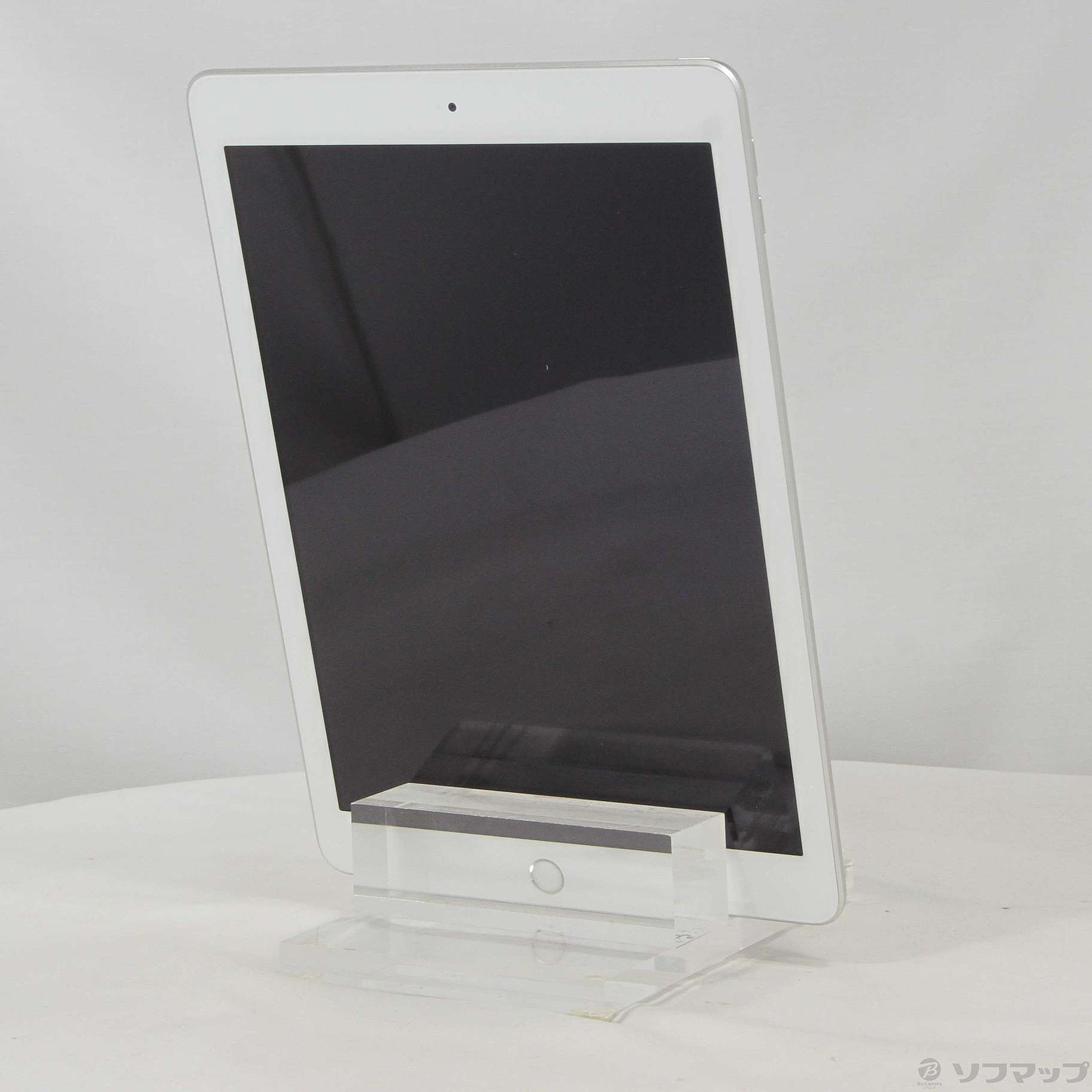 中古】iPad 第5世代 32GB シルバー MP2G2J／A Wi-Fi [2133049064424