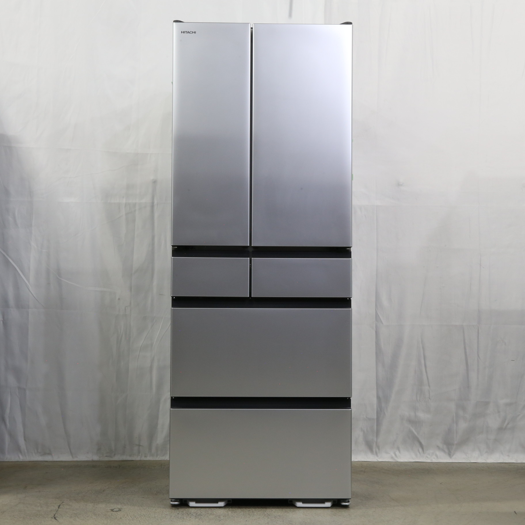 中古】〔展示品〕 冷蔵庫 ブラストシルバー R-KWC57S-S ［約68.5cm ／6 