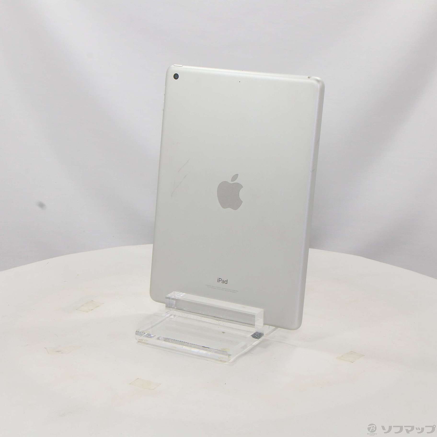 中古】iPad 第5世代 32GB シルバー MP2G2J／A Wi-Fi [2133049369536