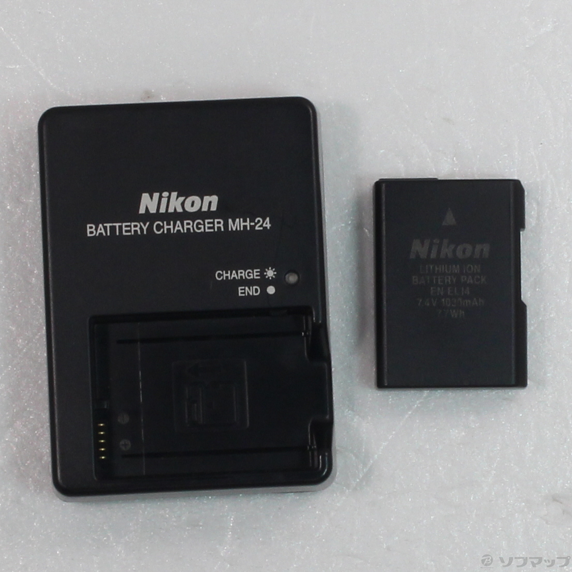ジャンク標準レンズ付きNikon D5200  　値下げ　本体　バッテリー