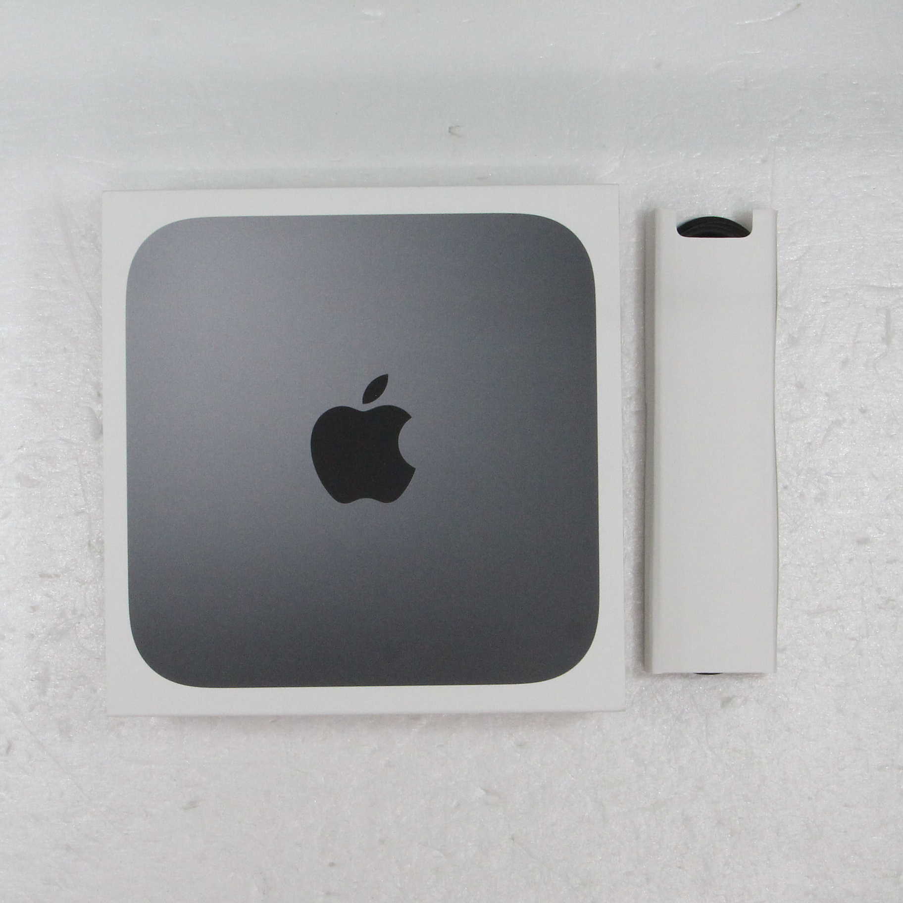 Mac mini Late 2018 MRTR2J／A Core_i3 3.6GHz 8GB SSD256GB スペースグレイ 〔10.15  Catalina〕