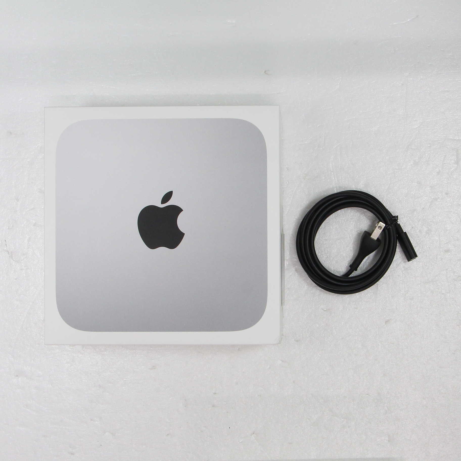 Apple Mac mini  M2チップ搭載 MMFK3J/A