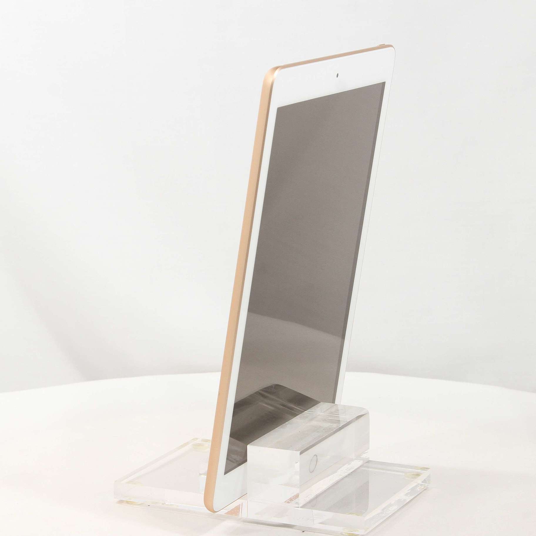 中古】iPad 第6世代 128GB ゴールド MRJP2J／A Wi-Fi [2133055655685