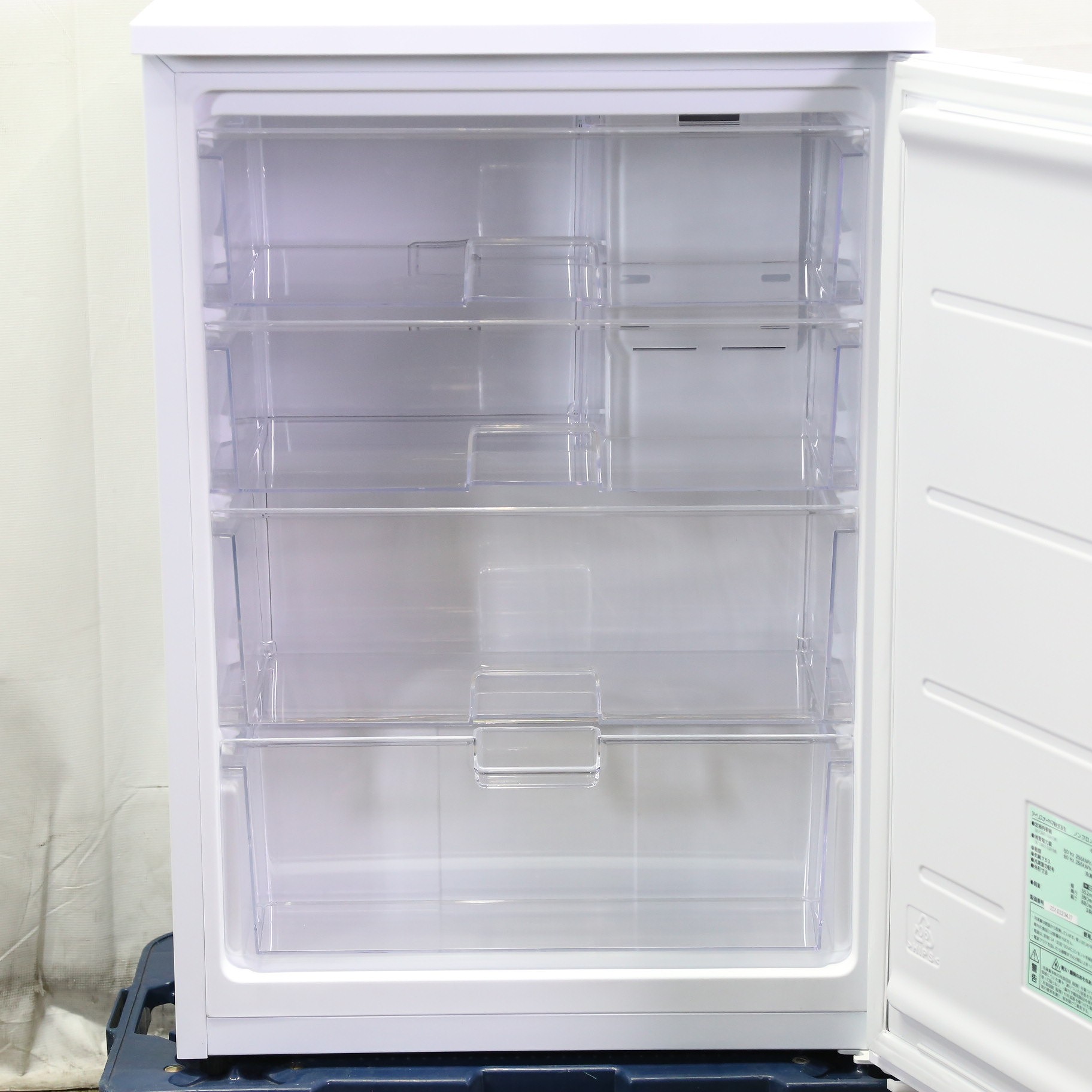 中古】〔展示品〕 冷凍庫 ホワイト KUSN-7A-W [奥行39cm ／66L 
