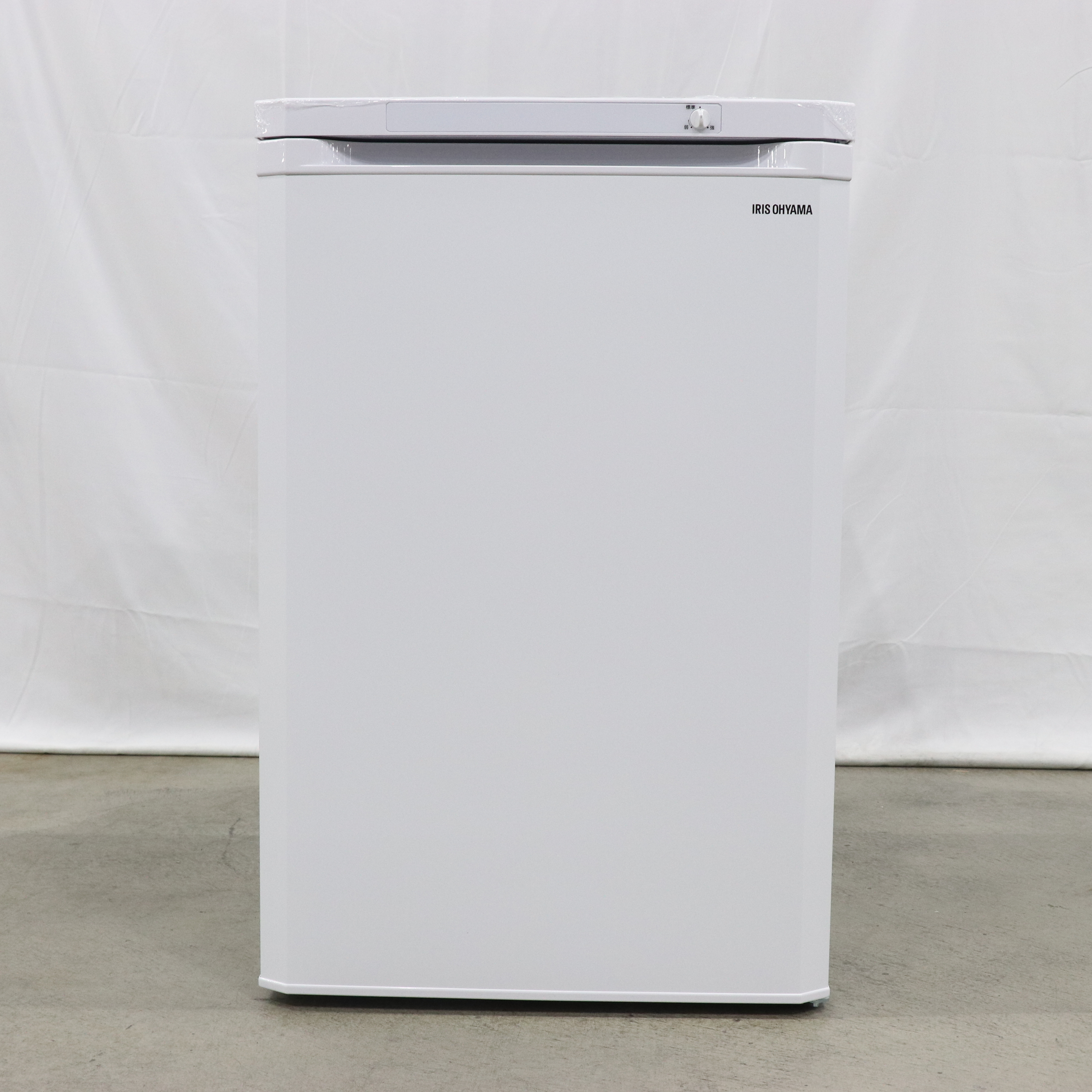 中古】〔中古品〕 冷凍庫 ホワイト IUSD-9B-W ［85L ／1ドア ／右開き 