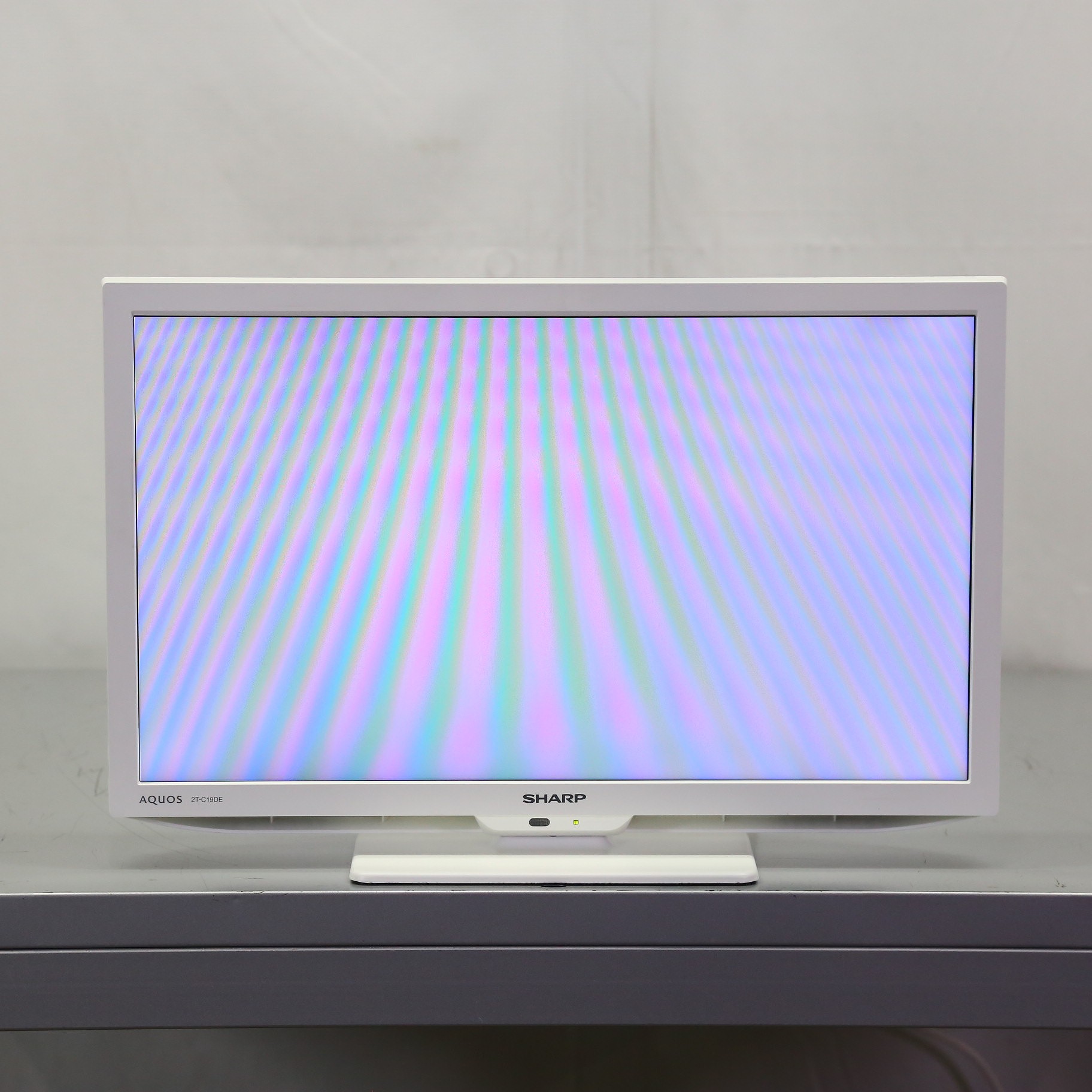 中古】〔中古品〕 液晶テレビ AQUOS ホワイト系 2T-C19DEW ［19V型 