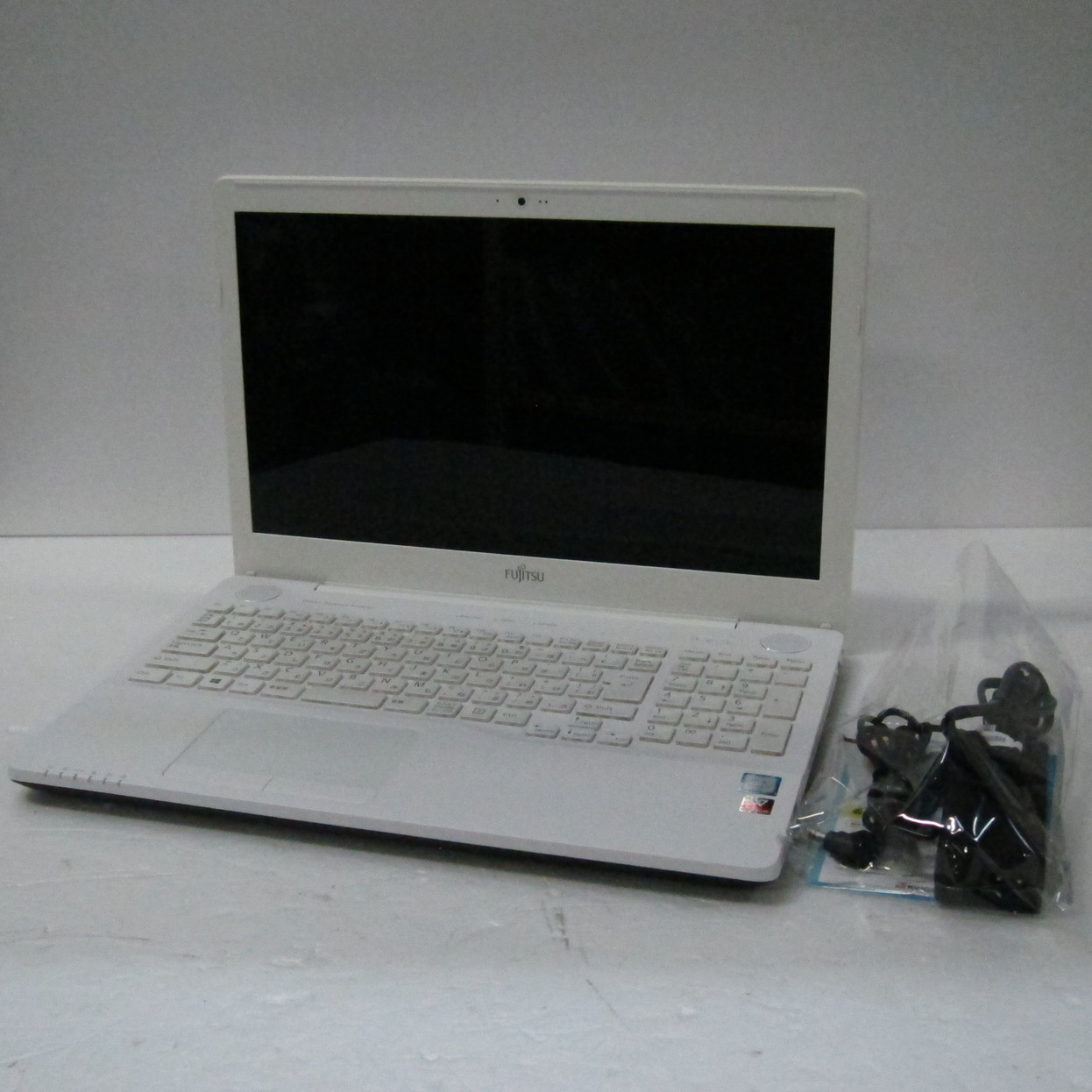 �i�����S�p�\�R�� LIFEBOOK AH53�^X FMVA53XW �A�[�o���z���C�g �kWindows 10�l