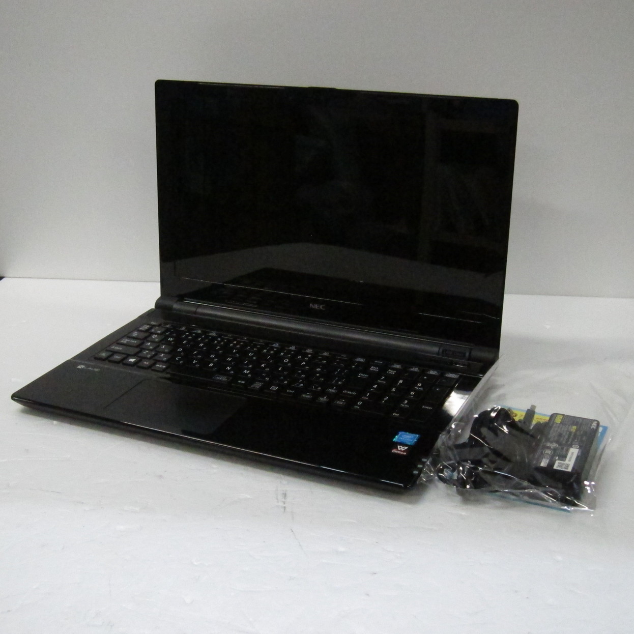 �i�����S�p�\�R�� LAVIE Direct NS PC-GN21DJSD9 �kWindows 10�l