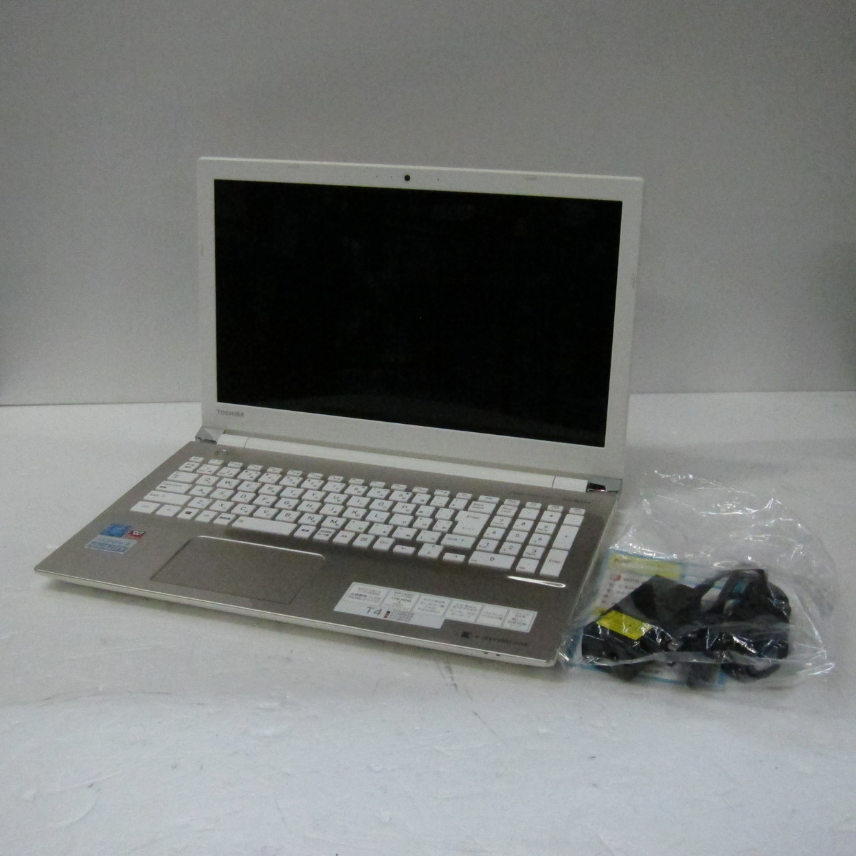 �i�����S�p�\�R�� dynabook T4 P1T4KPBG �T�e���S�[���h �kWindows 10�l