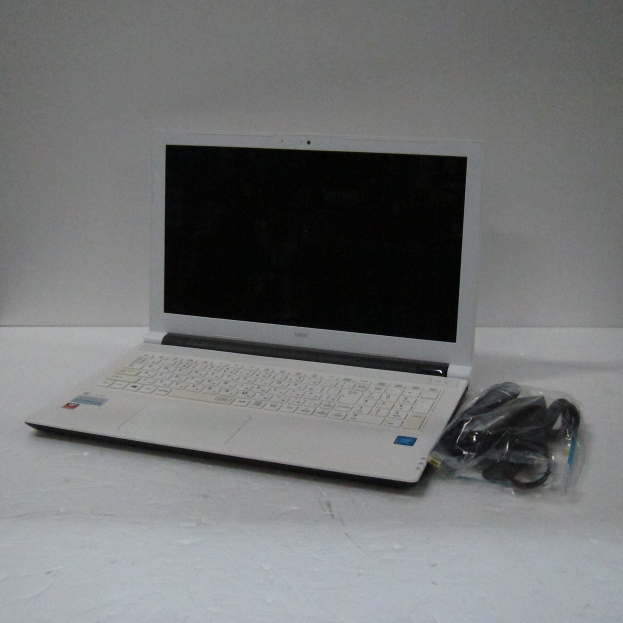 �i�����S�p�\�R�� LaVie Note Standard PC-NS100F1W �kWindows 10�l