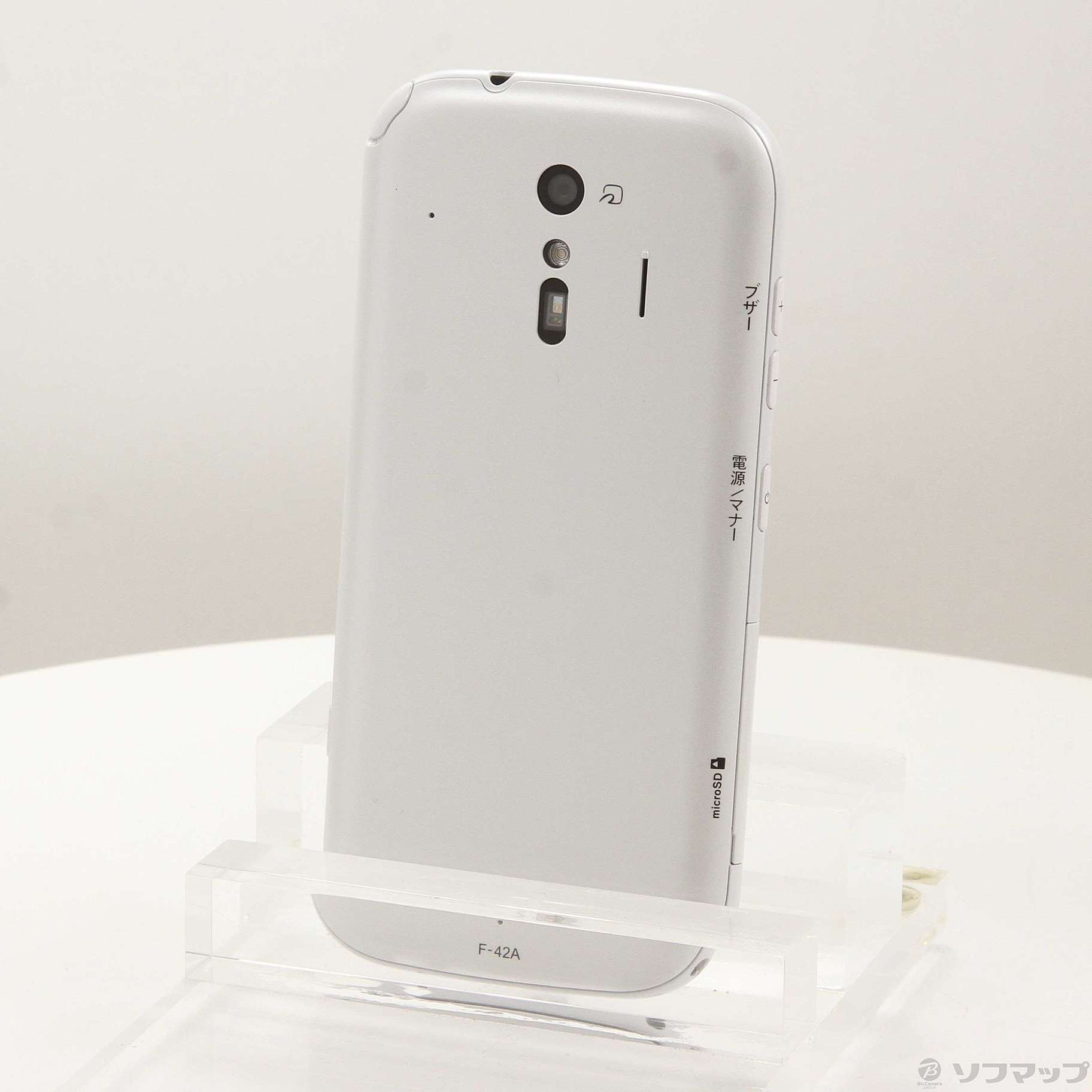 中古】らくらくスマートフォン 32GB ホワイト F-42A docomoロック解除 