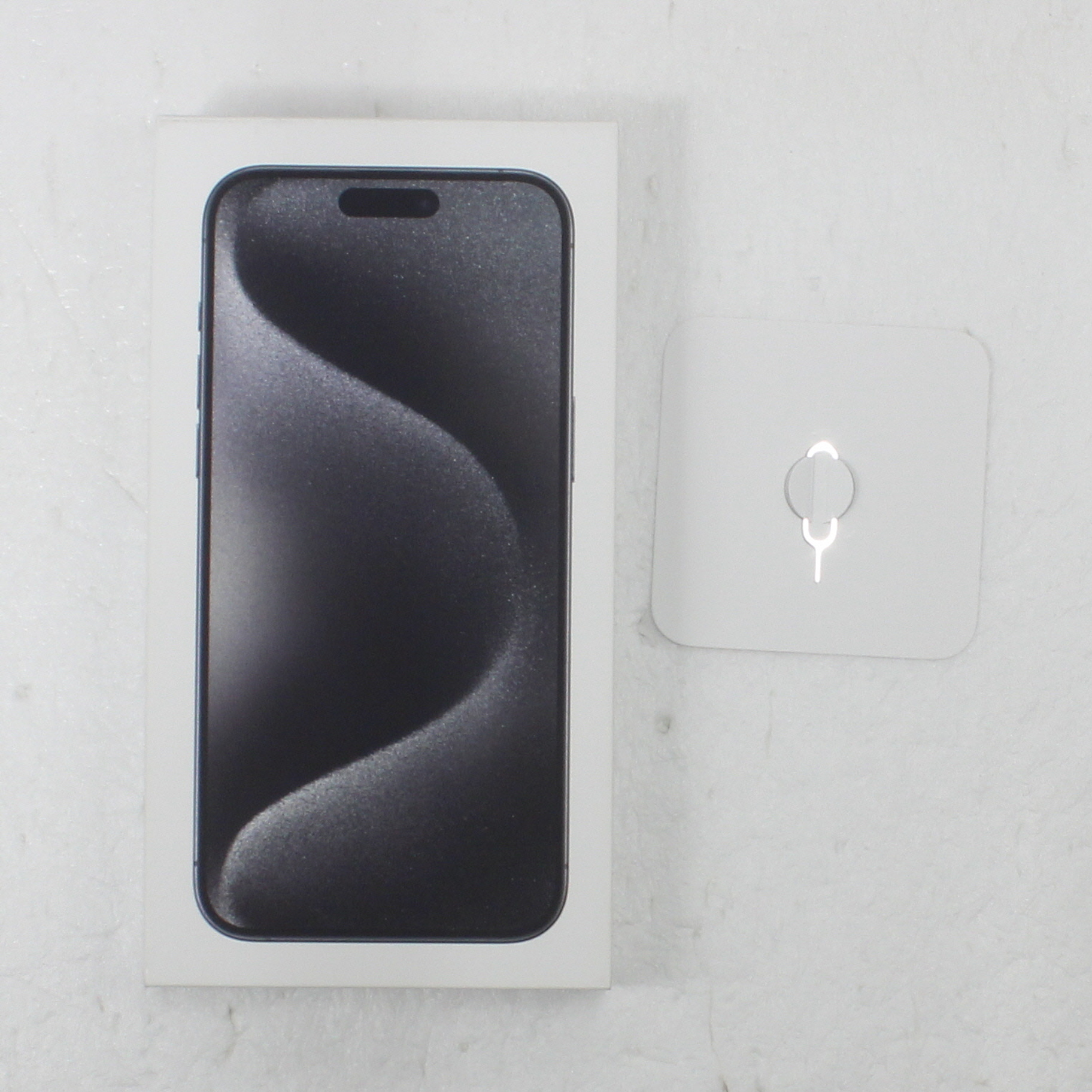 iPhone 15 Pro Max 256GB SIM�t���[ [�u���b�N�`�^�j�E��]�̐��i�摜5