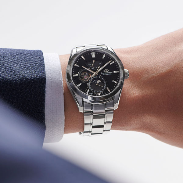 【最終価格】オリエントスター ムーンフェイズ RK-AY0001B ORIENT STAR 「メカニカルムーンフェイズ」モデル‼ – 腕時計のな