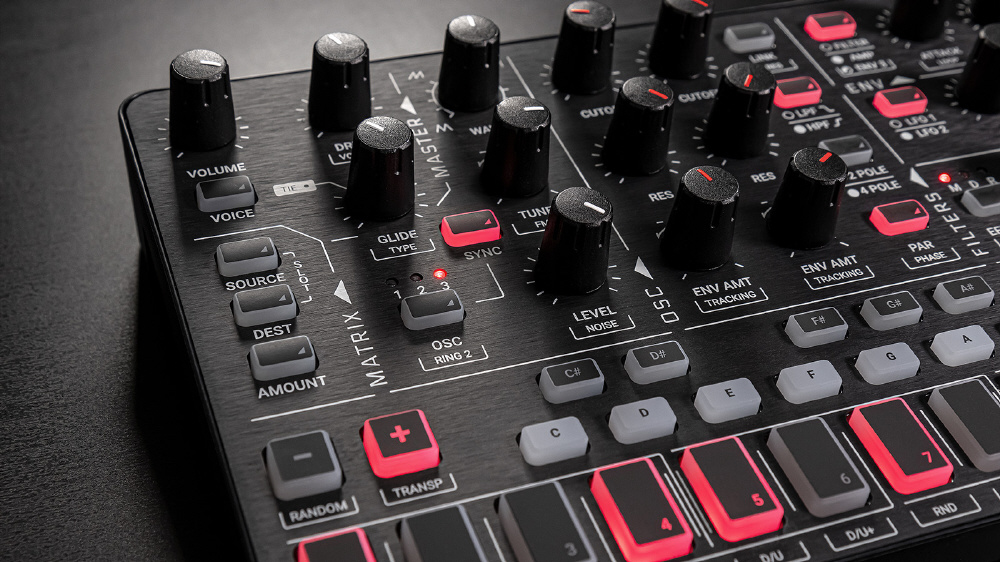 UNO Synth Pro X アナログシンセサイザー IK Multimedia、新型シンセ