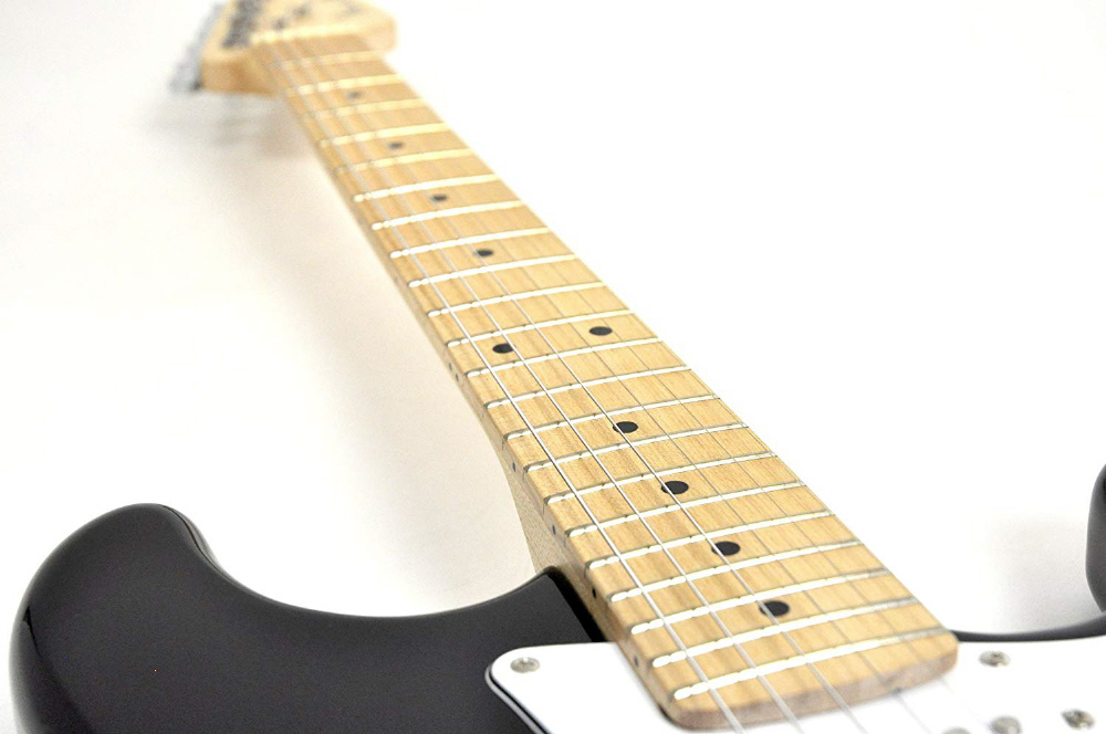 エレキギター ストラトキャスタータイプ メイプル指板 PhotoGenic(フォトジェニック) ブラック ST-180M/BK(S.C)