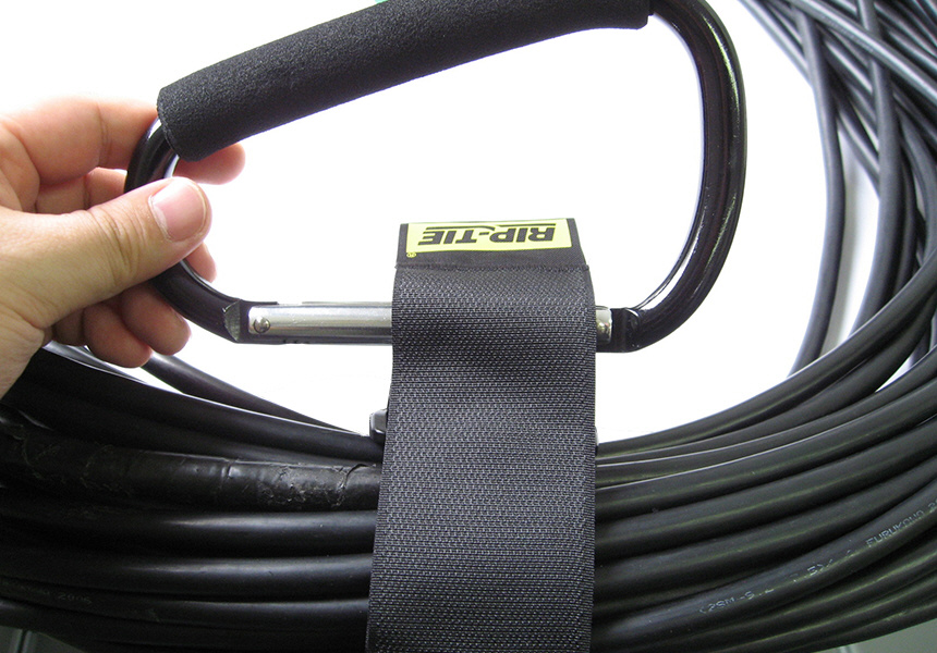 RIP-TIE ケーブルキャリアー(特大カラビナ.黒) 50．8mmX609．6mm 50本入 灰 灰 J-24-E50-GY RIP-TIE ケーブルキャリアー(三角カラビナ.黒) 25．4mmX152．4mm 50本