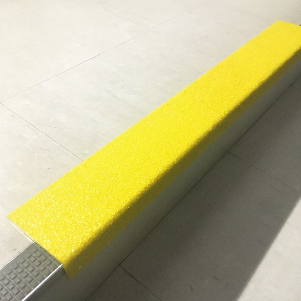 セーフガード　階段用滑り止めカバー　762×75×25mm　黄　鉄板設置用取付ネジ付属 12082-S