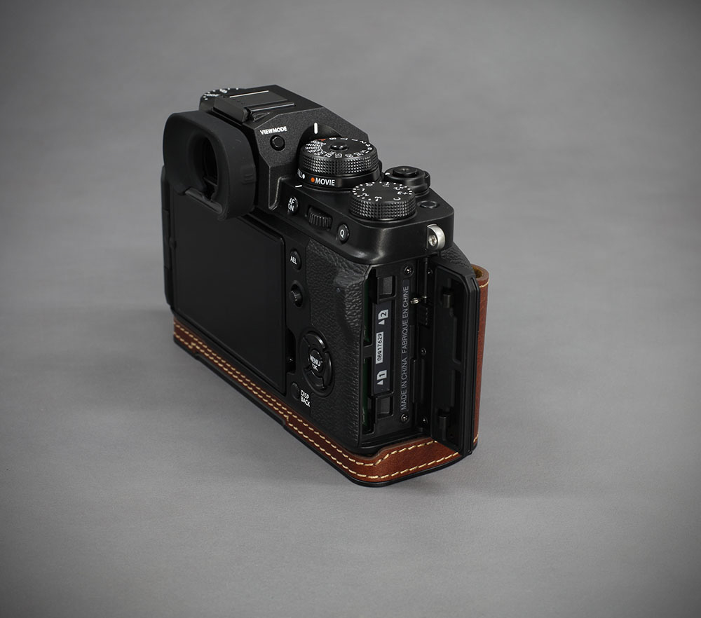 本革カメラハーフケース ブラウン FJ-XT4BR｜の通販はソフマップ[sofmap]