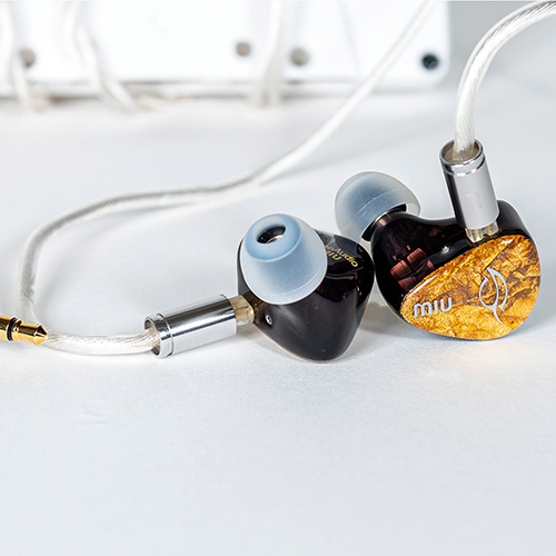 イヤホン miu イヤホン カナル型 オレンジ MIU ［φ3.5mm ミニプラグ］｜の通販