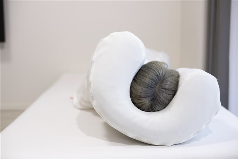 ねるメットNELMET【かぶって眠る装着型枕】 かぶって眠る装着型まくら「ねるメット」～枕は装着する時代へ