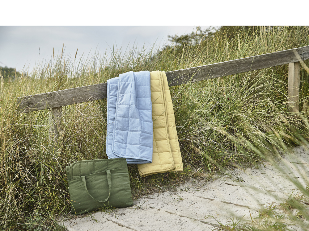 キルトマット 130x170 Match Sky Blue Sodahl ソダール スカイブルー 25130 Sodahl ソダール 130x170 Match Sky Blue スカイブルー 世界の見本市でのデザイントレンド カラーチャートをフィードバックし あらゆる素材を使ってトレンドデザインを創りだしている