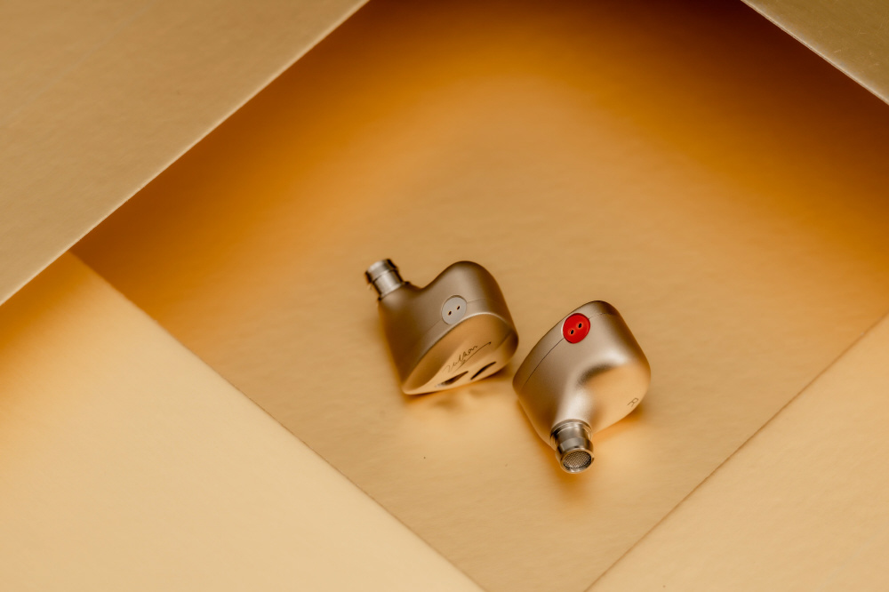 イヤホン カナル型 ゴールド Vulkan 2 2pin｜の通販はソフマップ[sofmap]