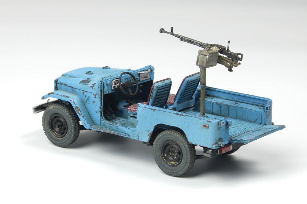 1/35 現用小型四輪駆動SUV ミリタリー仕様 DShKM重機関銃搭載型